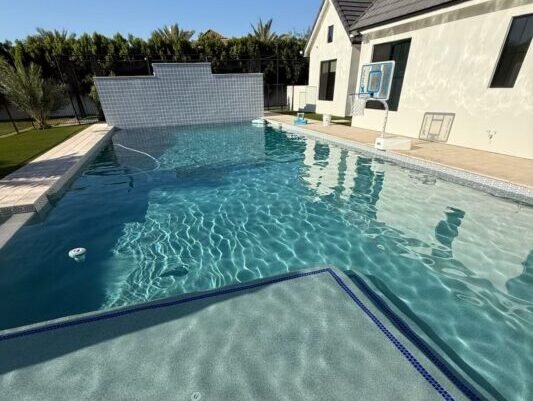 Backyard pool with dropping water level due to plumbing leak